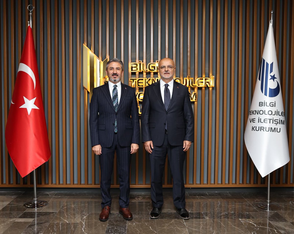 AhmetAYDIN_02's tweet photo. Bilgi Teknolojileri ve İletişim Kurumu’nu ziyaret ederek Kurum Başkanı Sayın Mehmet Koçyiğit ile bir araya geldik.

Dijitalleşmenin çalışma hayatına etkileri, teknolojik dönüşüm ve kurumlarımız arasındaki iş birliği imkânları üzerine değerlendirmelerde bulunduk.

Kıymetli Başkanımıza misafirperverlikleri ve verimli istişareleri için teşekkür ediyorum.

@BTK_MehmetKcygt