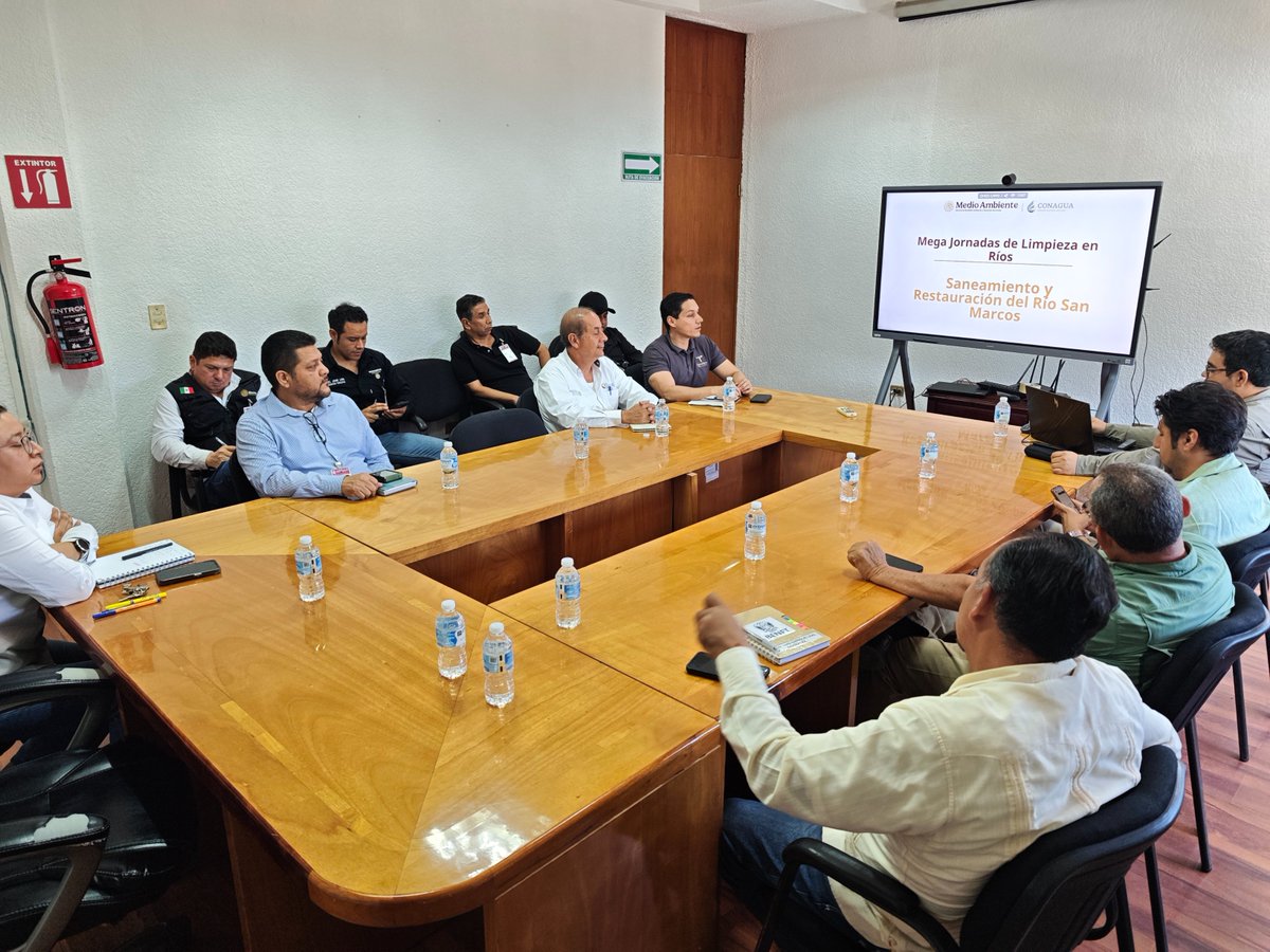 ConaguaOCGNte's tweet photo. Con el objetivo de coordinar esfuerzos para la próxima jornada de limpieza del Río San Marcos, #Conagua realizó una reunión previa con autoridades de los distintos órdenes de gobierno, asociaciones civiles y representantes del sector educativo del estado.

La suma de esfuerzos entre instituciones y sociedad es fundamental para promover el cuidado de nuestros ríos, fortalecer la cultura ambiental y construir un entorno más limpio y saludable para todas y todos.