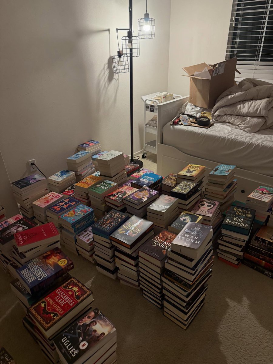 juancito2121's tweet photo. This week: reading Mistborn and Throne of Glass, listening to Harry Potter and the Prisoner of Azkaban, watching The Last Thing He Told Me, and tackling house projects. What are you up https://t.co/gvuU5wH3Bk