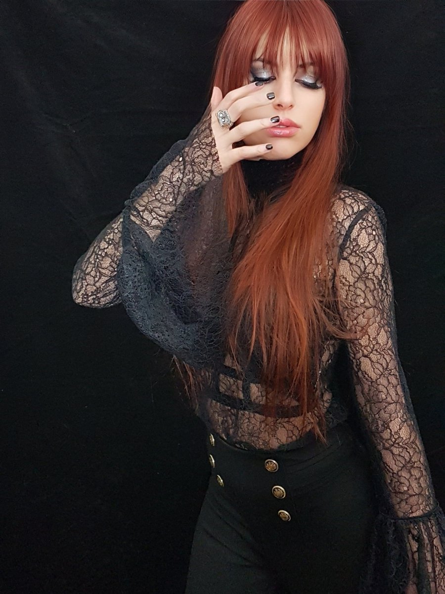 KirlianCamera1's tweet photo. Alice in Black 🌹🖤🌹

(Elena Alice Fossi wearing Elisabetta Franchi, recent shot)

#elenaalicefossi #kirliancamera https://t.co/Ti6oqU40OM