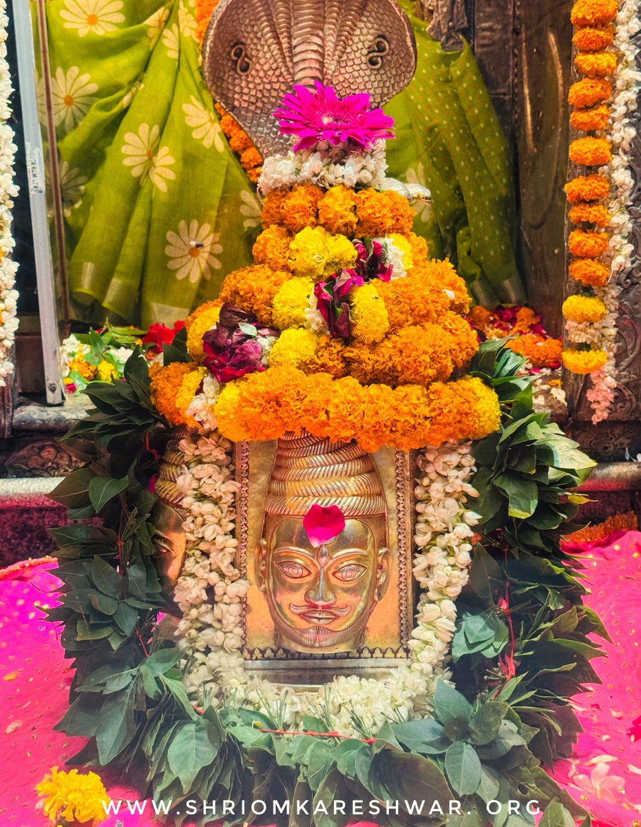 OmkarJyotirling's tweet photo. 🚩जय ओंकार जी🚩
द्वादश ज्योतिर्लिंग में चतुर्थ, श्री ओंकारेश्वर में ओंकार महाराज के शयन दर्शन।
भाद्रपद शुक्ल पक्ष तृतीया/चतुर्थी स. 2082 सोमवार  दिनांक- 14/09/26
वेब-https://t.co/cOFsHLEZaw
हेल्प-8989998686(8AM-8PM)
#omkareshwar #ओम्कारेश्वर https://t.co/UL2Tq26UkM