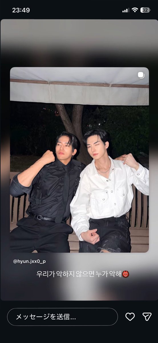 ash_lynx39's tweet photo. ヒョンジュン 映画近日公開?!
映画?いつ?楽しみ〜
"僕達が悪でなければ誰が悪なんだ?👹"
これは映画の副題みたいな感じ?
"キム兄と激しい撮影🎞️"
激しいとは…
どんな映画なんだ😳
1枚目も2枚目も左肩の手が気になるョ♡
#현준 #HyunJunHur #허현준 #ホ・ヒョンジュン #許玹準 https://t.co/ILsmkvLO4s
