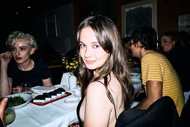 clarverss's tweet photo. drew was bound to fall inlove like how can u not shes literally an angel https://t.co/uTSrmIfZ5T