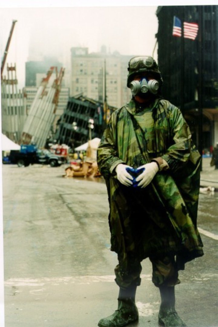 25YearsAgoLive's tweet photo. New York National Guardsmen are deployed to maintain order and security at Ground Zero. https://t.co/kOIChUpo23
