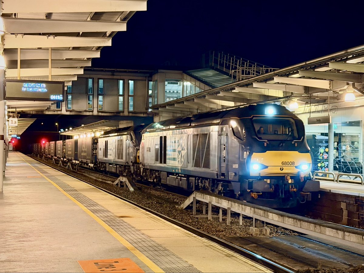 HiPa125's tweet photo. Direct Rail Services #Class68 68004 ‘Rapid’ &amp; 68008 ‘Avenger’ double-head #TescoExpress, 4M51 2352 (Middlesbrough) South Bank Tees Dock > Daventry International Rail Freight Terminal, through Derby https://t.co/U3KDiqHBi0