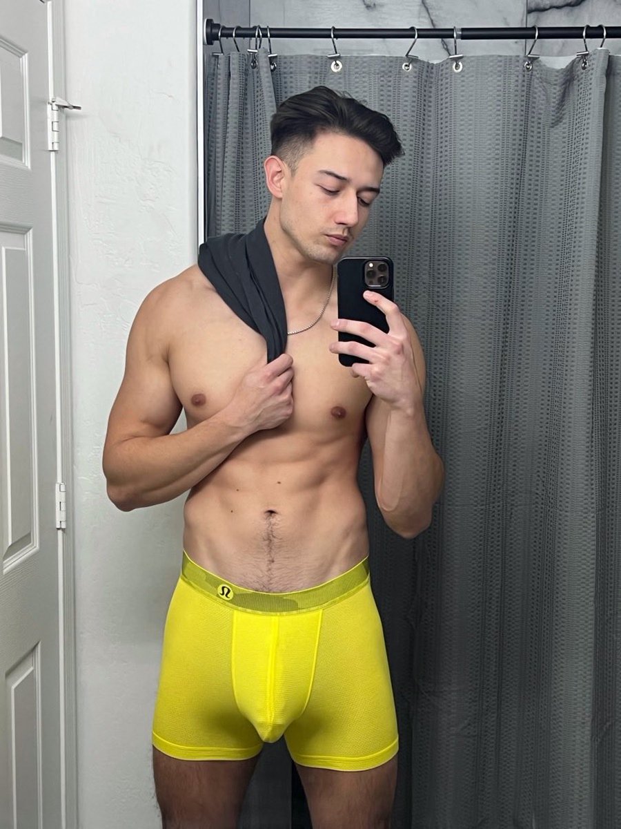 JohnnyDoesYoga's tweet photo. WHO wants to do cardio? https://t.co/1R8TSIlxTx