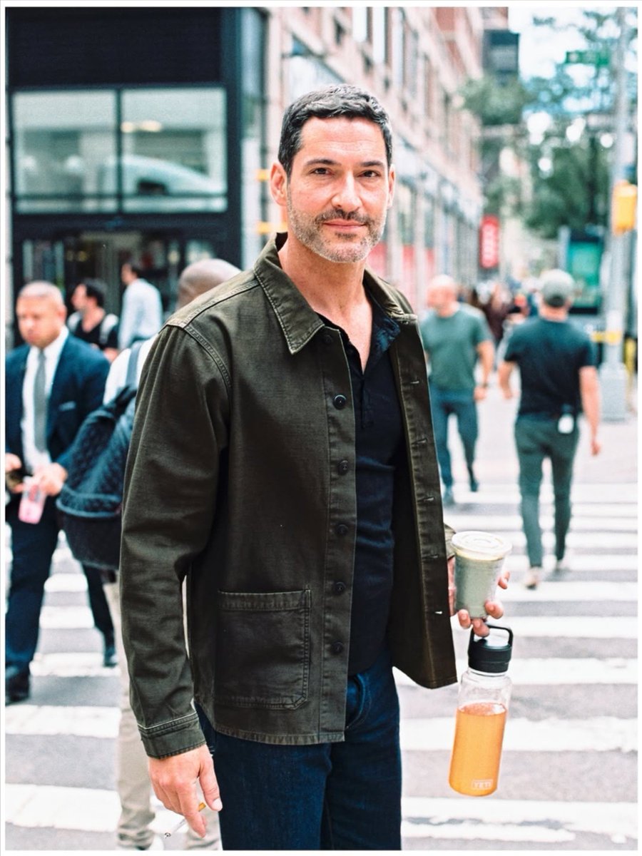tomellisbrasill's tweet photo. LINDO DEMAIS!!! Tom Ellis no set de CIA 

📸 @/filmgrxin https://t.co/MRqMswJytk