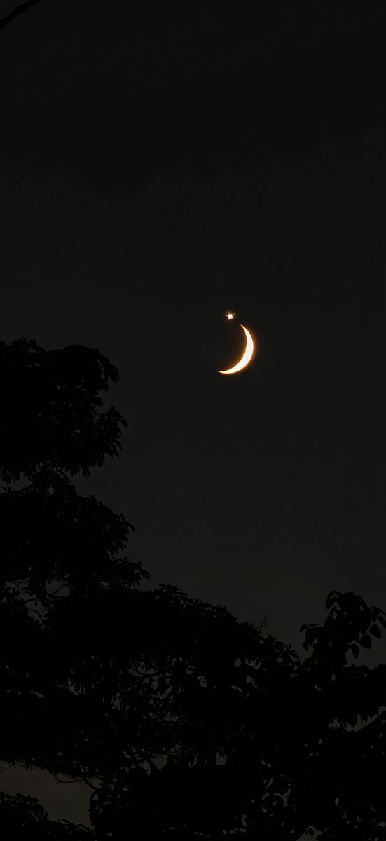 _Musha_'s tweet photo. Moon and Venus tonight https://t.co/GyXBaHcdri