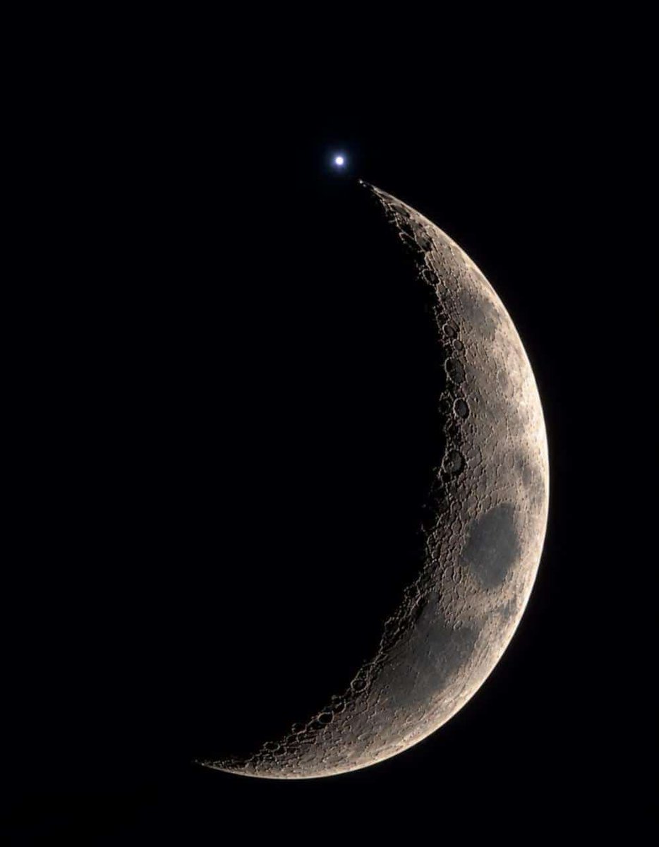 _Musha_'s tweet photo. Moon and Venus tonight https://t.co/GyXBaHcdri