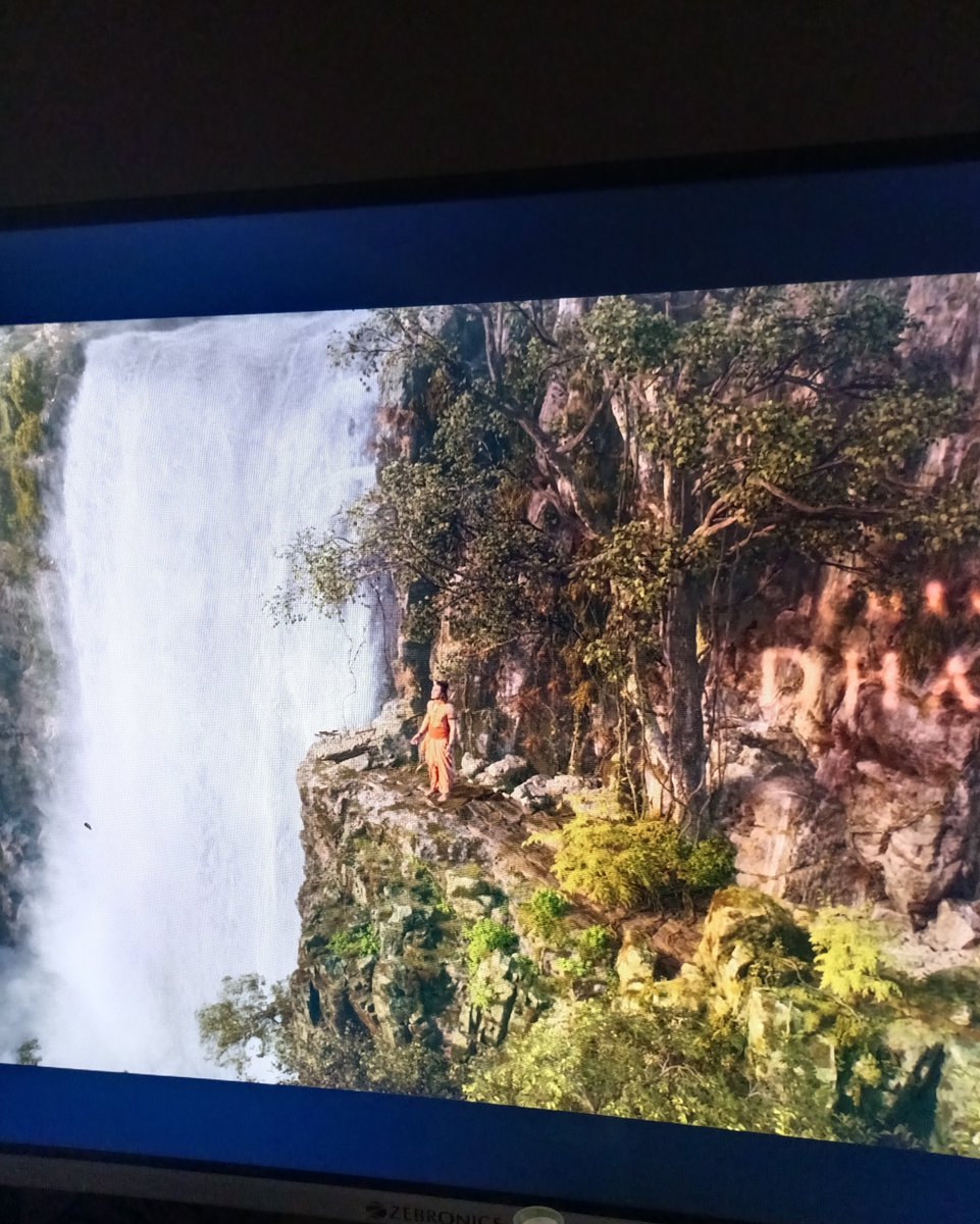 269Vikul's tweet photo. I heard that the bigger the screen you watch it on the better it looks 😭🔥
And it’s actually true I watched it on my curved PC screen and it was absolutely mesmerizing Ranbir as Lord Ram ji is just perfect casting

#Ramayana https://t.co/wbEmdFnCDl