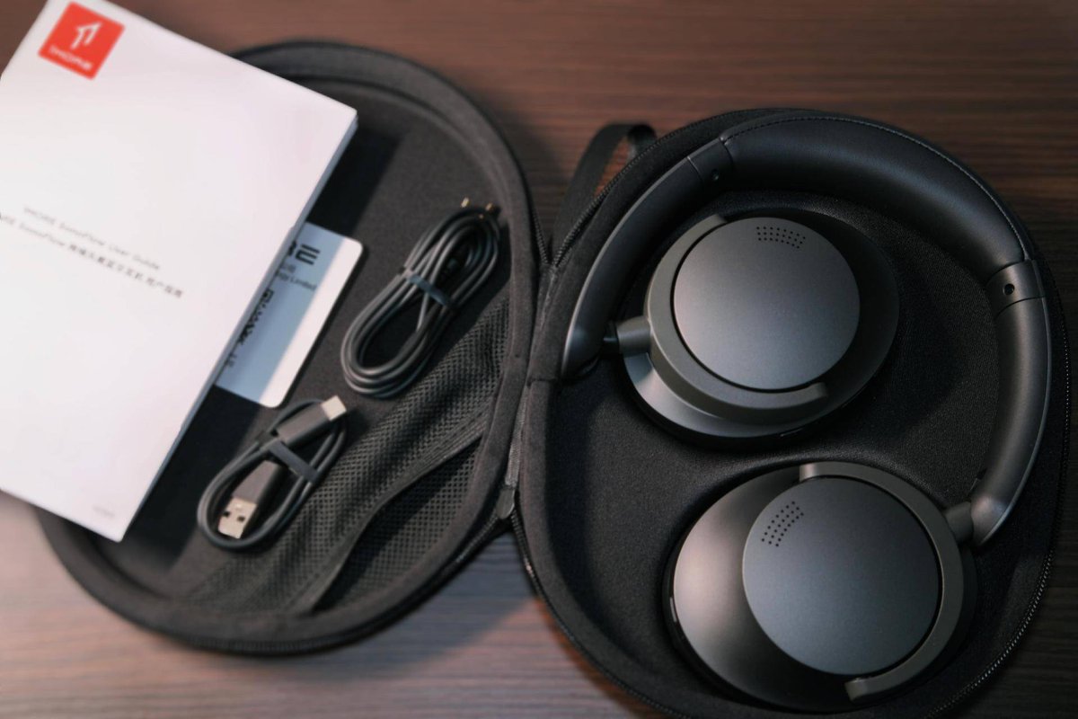 WildaPastovj's tweet photo. Just unboxed my new wireless noise-canceling headphones—they look way better in person and the first test beat drop was chef’s kiss , https://t.co/7HGRYG1GLM