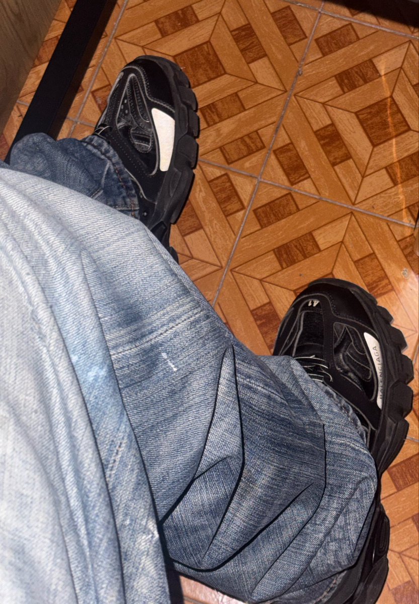 Wefhnni's tweet photo. Balenciaga aga aga aga aga aga 41 41 41 https://t.co/eRBOM5XpzN