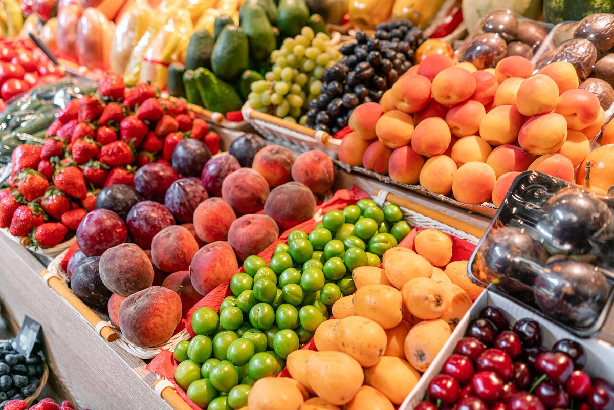 ColetteReuhp's tweet photo. Fresh seasonal berries u0026 leafy greens in stock today! Perfect for your healthy meal prep. Grab yours before they sell out at the local farmers market. https://t.co/Grlux9DkxJ
