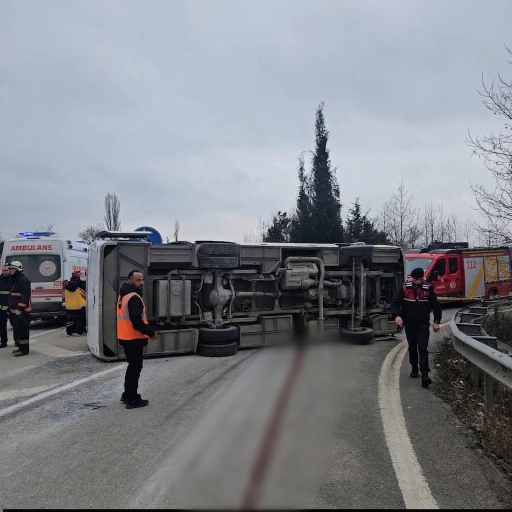 aardausl0's tweet photo. ♾️ Gülcan Uslu…
57 yaşında, Annem, bir işçi.
Yalova’da servis devrildi, o gitti.
Raporlar çelişiyor, deliller karartılıyor.
Gerçeği ortaya çıkarın.
Adalet istiyoruz.#GülcanUsluİçinAdalet https://t.co/vp3P2NyQGz