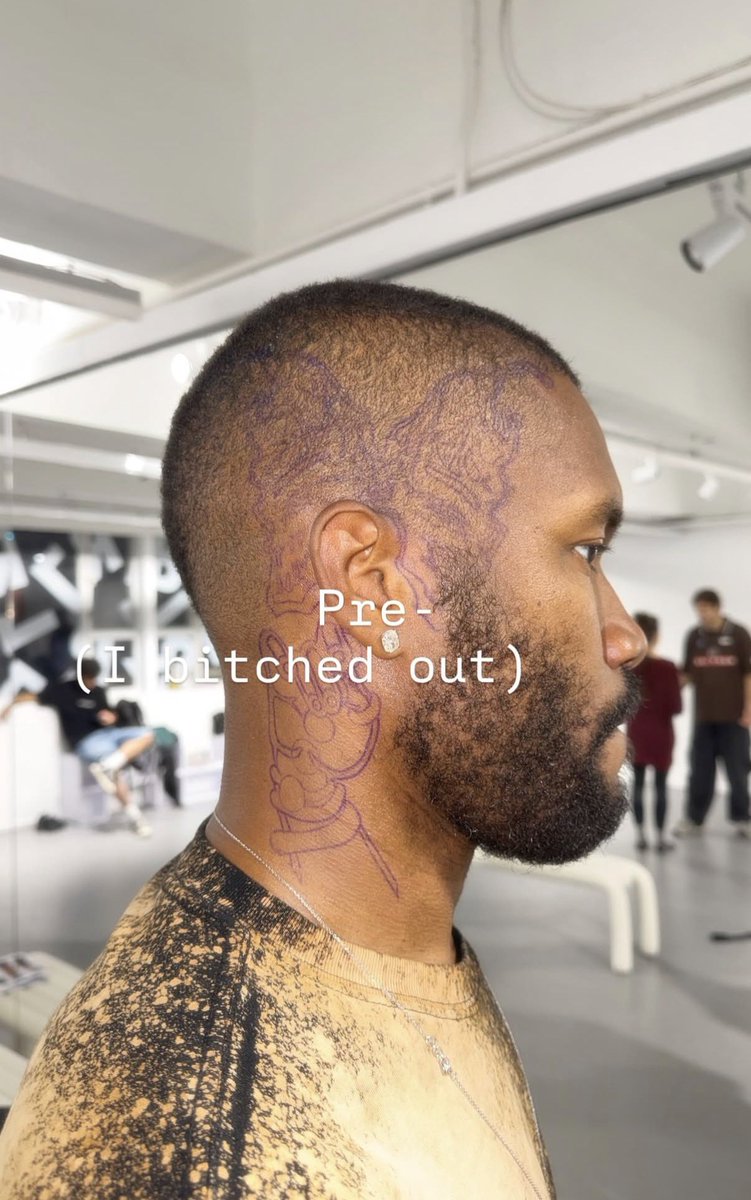 Kurrco's tweet photo. Frank Ocean shows off a head tattoo he almost got 👀

"I bitched out" https://t.co/9ZxMqeTfpC