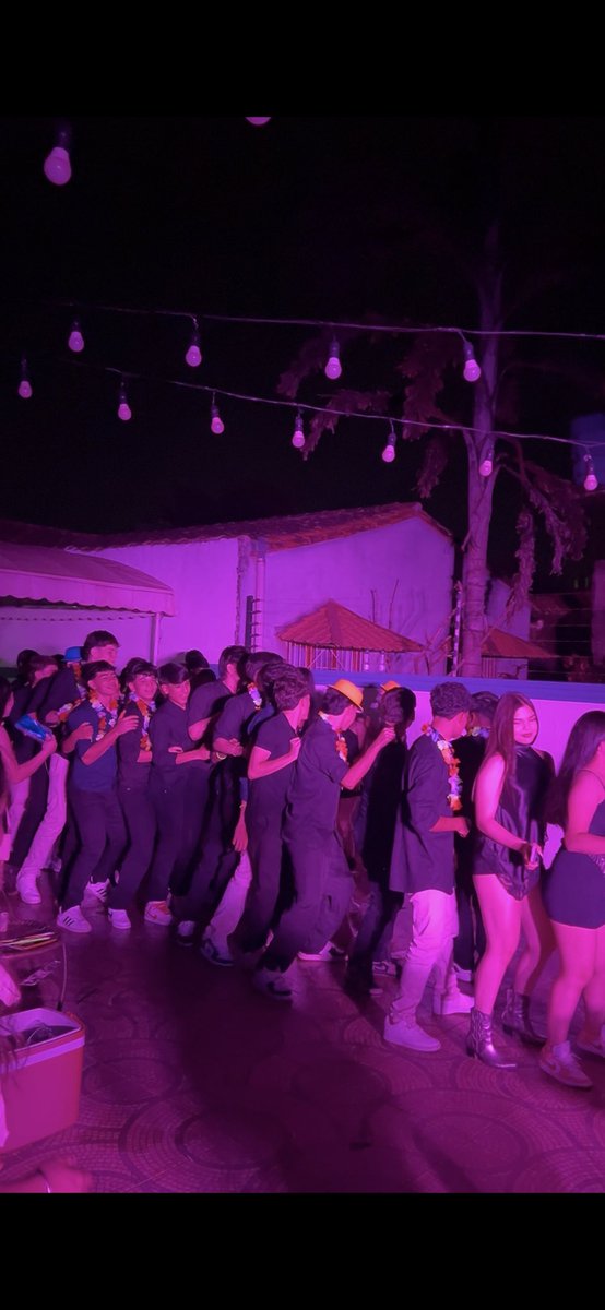 djnelsonrios's tweet photo. XV de Marcos ✨

#DjNelsonRios
#Sonidoeiluminación

#viral #fyp #party https://t.co/uXKWgBCTfN