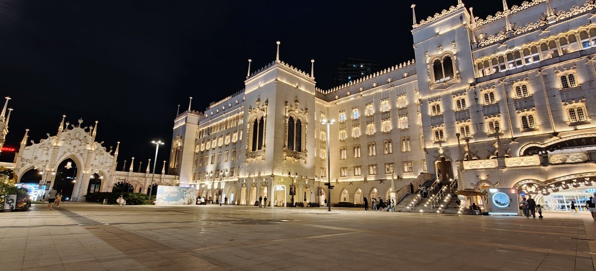 zhangtim867's tweet photo. Build under starlight, weave light with throngs. https://t.co/7T9uE96OPD