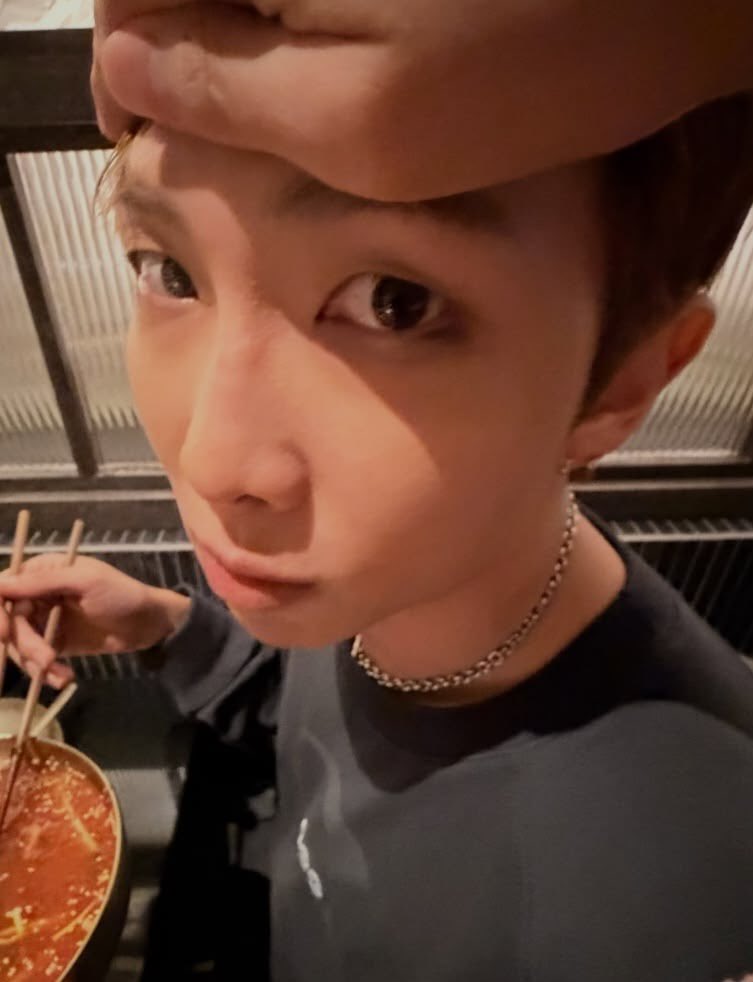 AzulindigoRM's tweet photo. Te amo muito muito muito meu amor 

WE LOVE YOU NAMJOON 
SHIELD NAMJOON WITH LOVE
ARMY PROTECT NAMJOON
OUR SAFE PLACE NAMJOON 
PURPLE RIBBON FOR NAMJOON 

#RMYouAreLoved
#RMLivesSoWeLove
#AlwaysWithRM
#ComeBackToUsRM
#NamjoonLeanOnUs https://t.co/5vhPmIMdj8