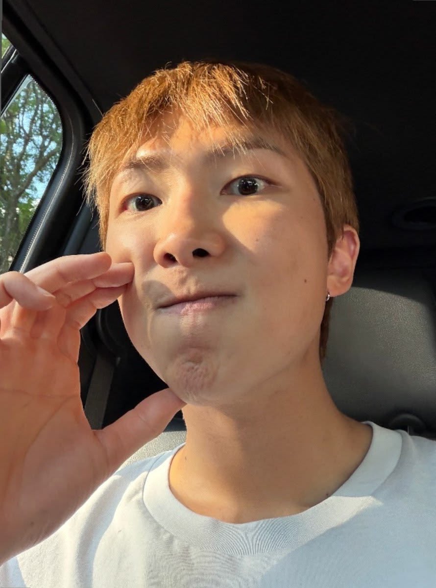 AzulindigoRM's tweet photo. Te amo muito muito muito meu amor 

WE LOVE YOU NAMJOON 
SHIELD NAMJOON WITH LOVE
ARMY PROTECT NAMJOON
OUR SAFE PLACE NAMJOON 
PURPLE RIBBON FOR NAMJOON 

#RMYouAreLoved
#RMLivesSoWeLove
#AlwaysWithRM
#ComeBackToUsRM
#NamjoonLeanOnUs https://t.co/5vhPmIMdj8