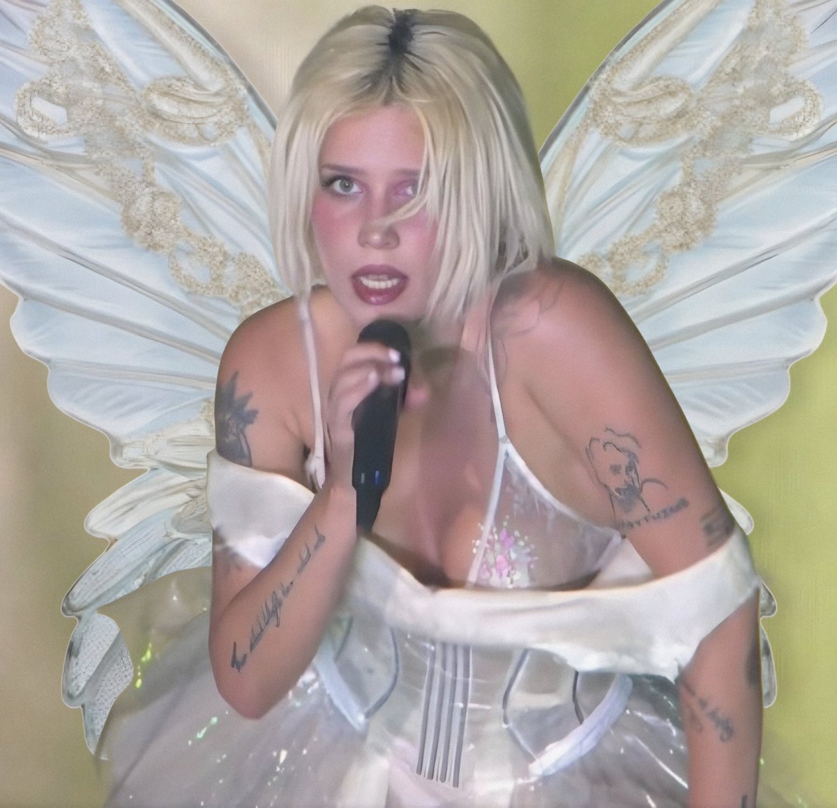 sunintheast's tweet photo. SHE'S A FAIRY!!!!!!!! 🧚🏻‍♀️🧚🏻‍♀️🧚🏻‍♀️ https://t.co/qhSwPokbQM