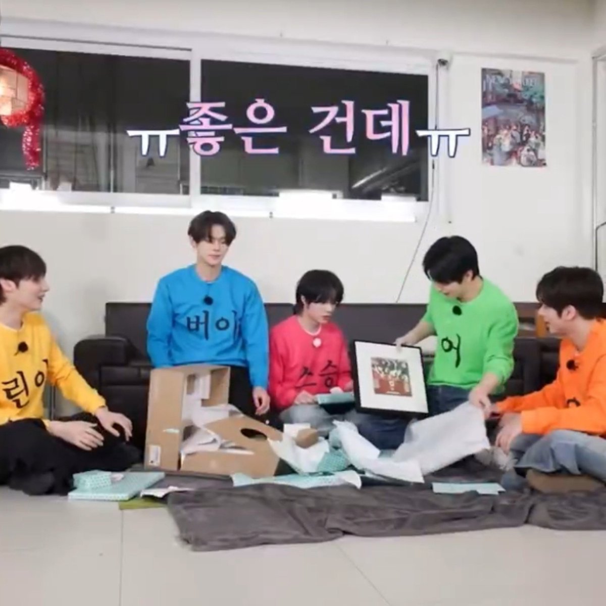 dearar15u's tweet photo. Just when you think you're the unluckiest person in the world, be grateful that you're not as unlucky as Yeonjun in almost every TO DO episode https://t.co/UlBOUvLJ85