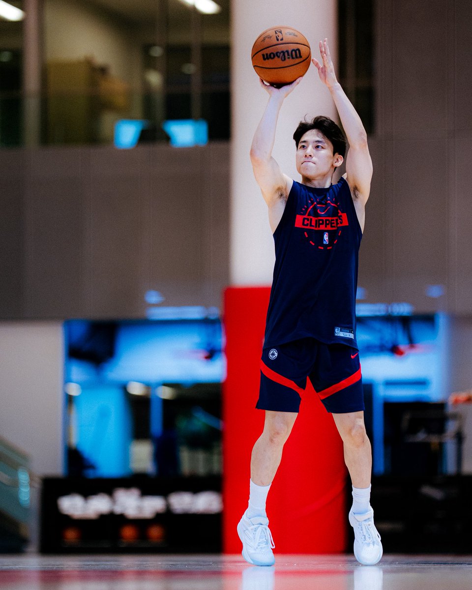 LAClippers's tweet photo. Rui and Yuki with the squad 👀 https://t.co/InZ0PjQ014