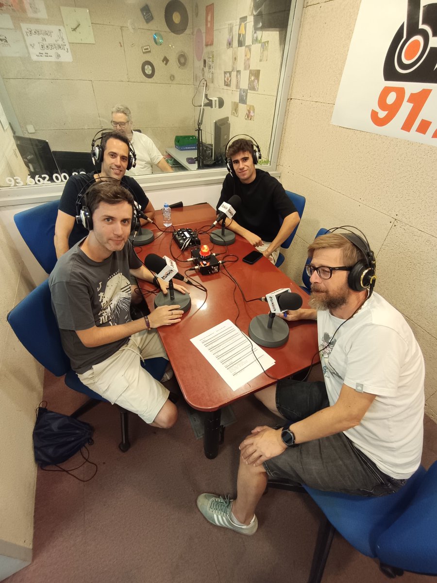 MarcadorGava's tweet photo. Els col·laboradors del programa ja són en antena per fer una prèvia de la temporada futbolística del @FCSportingGava i el @cfgavaoficial, que comença aquest cap de setmana. 91.2 FM i https://t.co/tkPvEm2qnl #Gavà @isaacfandos97 https://t.co/e3QK4Kz9mq