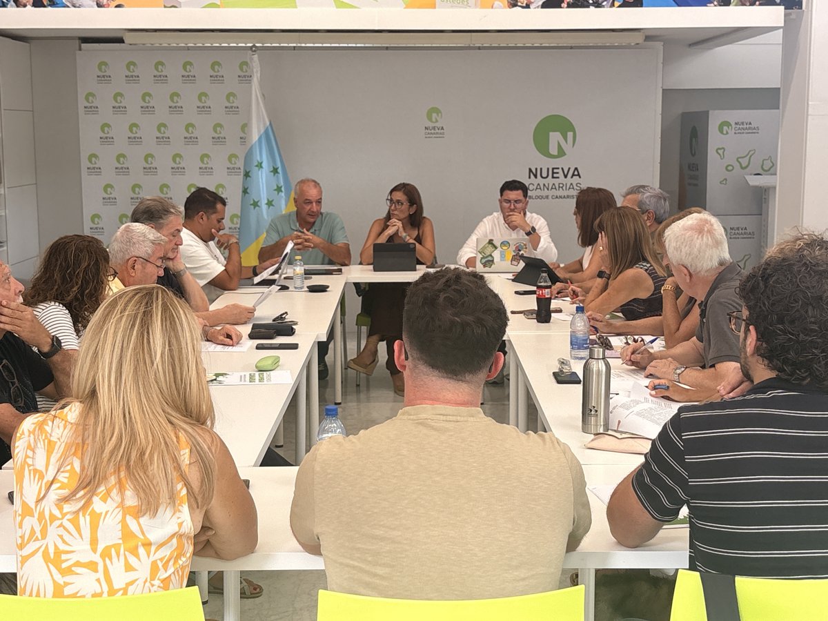 NuevaCanariasBC's tweet photo. Hoy hemos celebrado nuestro primer Sábor Nacional del curso político, poniendo en común ideas, prioridades y toda la fuerza de nuestra organización para afrontar el nuevo ciclo electoral:
Defender a nuestra mayoría social.
Poner límites a un modelo de crecimiento que expulsa.
Proteger nuestros servicios públicos.
Reforzar nuestro autogobierno.
Y volver a poner a Canarias y a su gente en el centro.
Frente a quienes quieren que nos resignemos, nosotros elegimos avanzar.
Con más organización, más propuestas y más ganas que nunca.
El futuro de Canarias no está escrito. Vamos a escribirlo juntos y juntas.
#NCBC #Canarismo #Canarias #GobernarEsMejorar