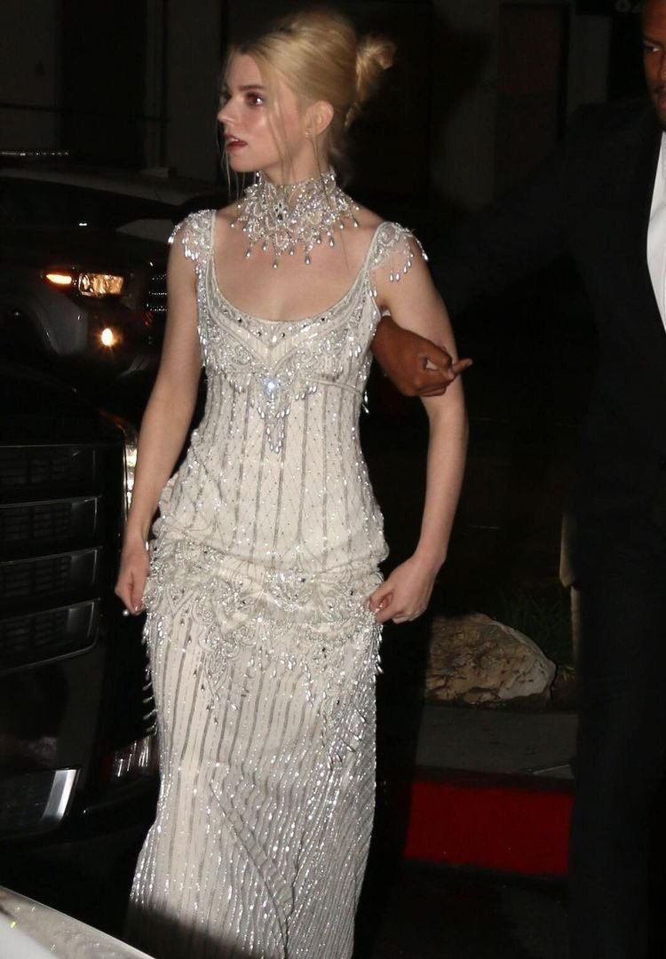 darylandfilms's tweet photo. bob mackie once said that the one star he wished he could've dressed was audrey hepburn, but her rapport with givenchy was too perfect to be disturbed. coincidentally, one of my favourite designs of his is the anya look inspired by audrey in my fair lady. may he rest in peace 💌 https://t.co/zTVbV62vh9