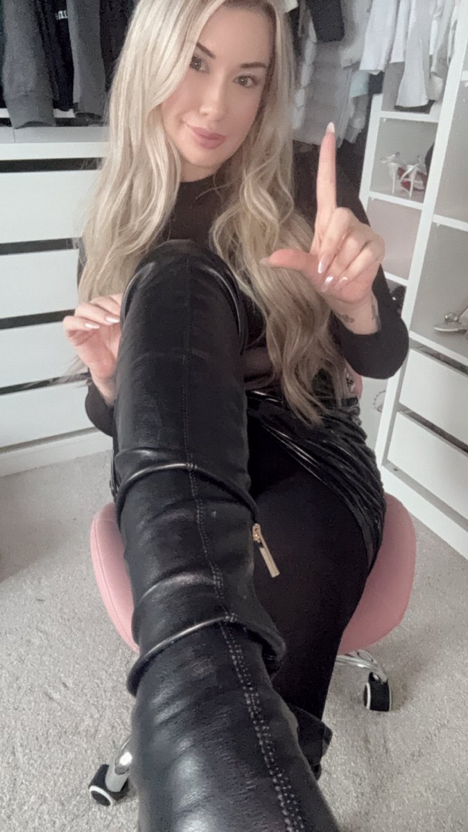 AbbyDrains_x's tweet photo. You know what makes it even funnier when you send to me?

I don’t actually need your money 😂

I take it because watching you squirm trying so desperately to get my attention is fucking hilarious 🤣 https://t.co/OZGxbuI1Eb