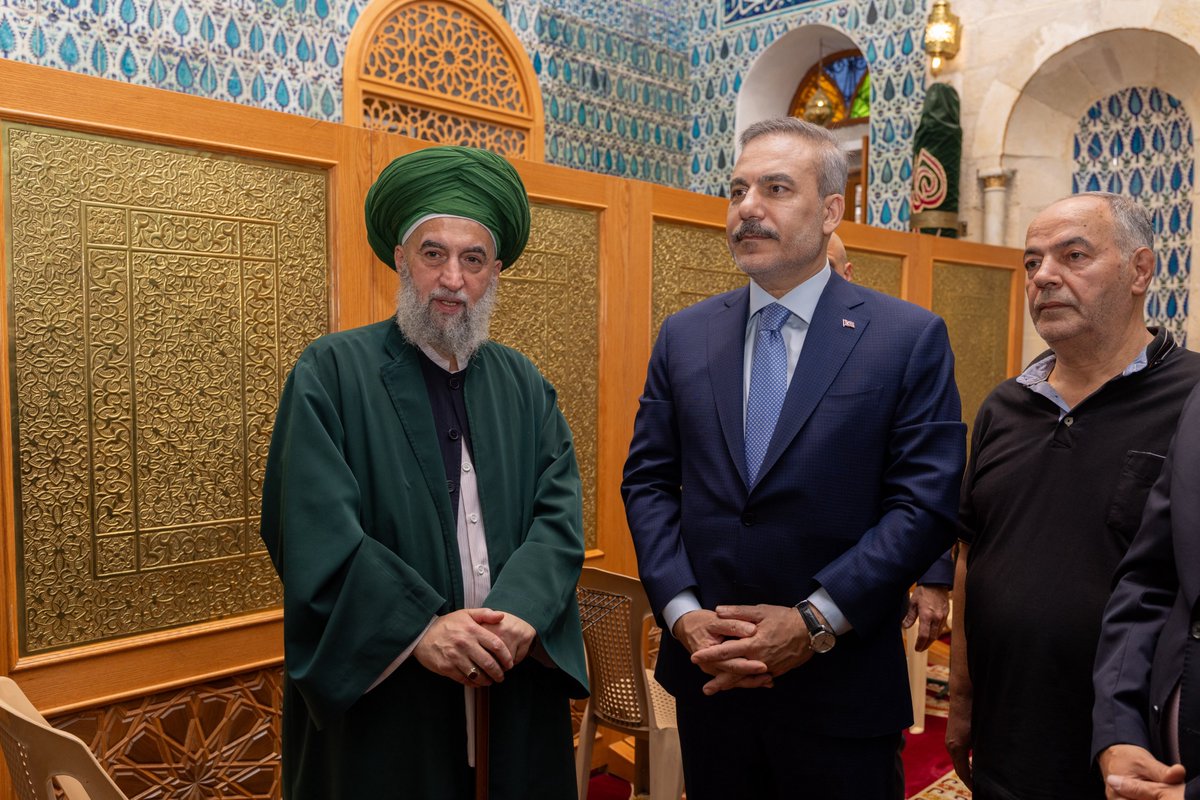 TC_Disisleri's tweet photo. Bakanımız @HakanFidan, Şam’da Muhyiddin İbnü’l-Arabi Camii ve Türbesi’ni ziyaret etti. https://t.co/jSnvusGyCP