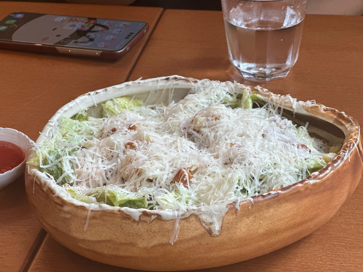 UlaLambeafcg's tweet photo. Had such a nice chat with my old classmate at the café today—laughing over silly school memories and catching up on each other’s lives. Small moments like this make the week warm!， https://t.co/qRWqJgC9cf