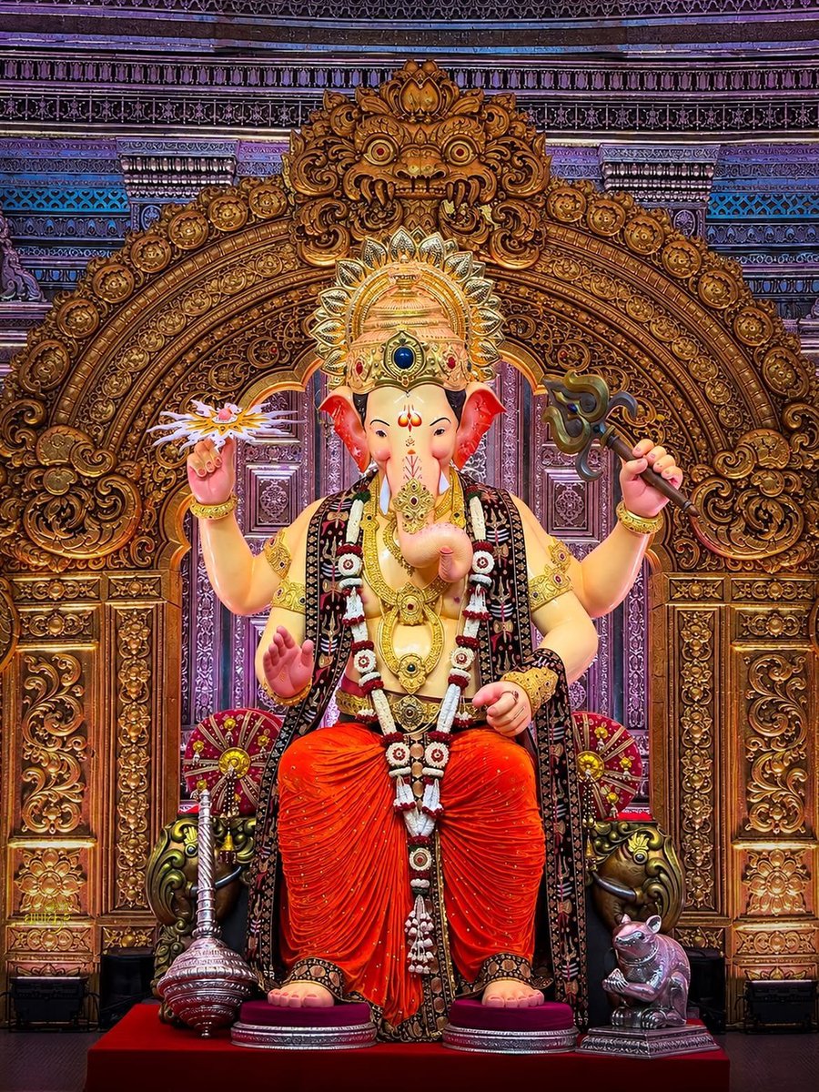 GOUTAMROUT14's tweet photo. एकदंताय वक्रतुण्डाय गौरीतनयाय धीमहि
गजेशानाय भालचन्द्राय श्रीगणेशाय धीमहि

ବିଘ୍ନ ବିନାଶକଙ୍କ କୃପାରୁ
ଆପଣଙ୍କ ଜୀବନର ସବୁ ବିଘ୍ନ ଦୂର ହେଉ,
ଖୁସିର ଶ୍ରୀ��ଣେଶ ହେଉ✨

ପବିତ୍ର ଗଣେଶ ଚତୁର��ଥୀର ଅଭିନନ୍ଦନ🙏 https://t.co/LLPFH9xIHk