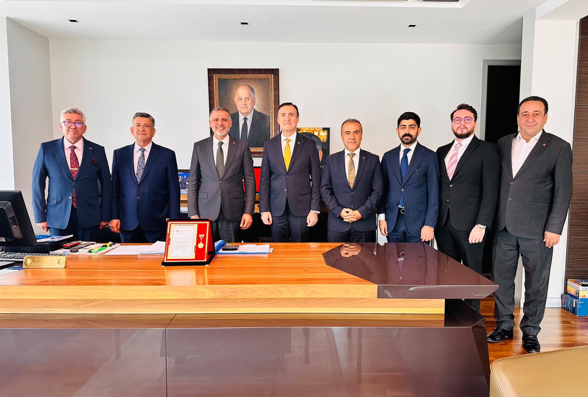 mehmetdemirel02's tweet photo. 1) G U R U R  D U Y D U M
(🥇Altın Madalya)
Yakın akrabası olmaktan her zaman büyük gurur duyduğum, Erdemoğlu Holding (SASA, Merinos, Dinarsu, Padişah, Efsane, Elegance) Başkan Yardımcısı, pek kıymetli Ali Erdemoğlu ağabeyim; Türk Silahlı Kuvvetlerini Güçlendirme Vakfı’na (TSKGV) https://t.co/7WBhOrEoMo