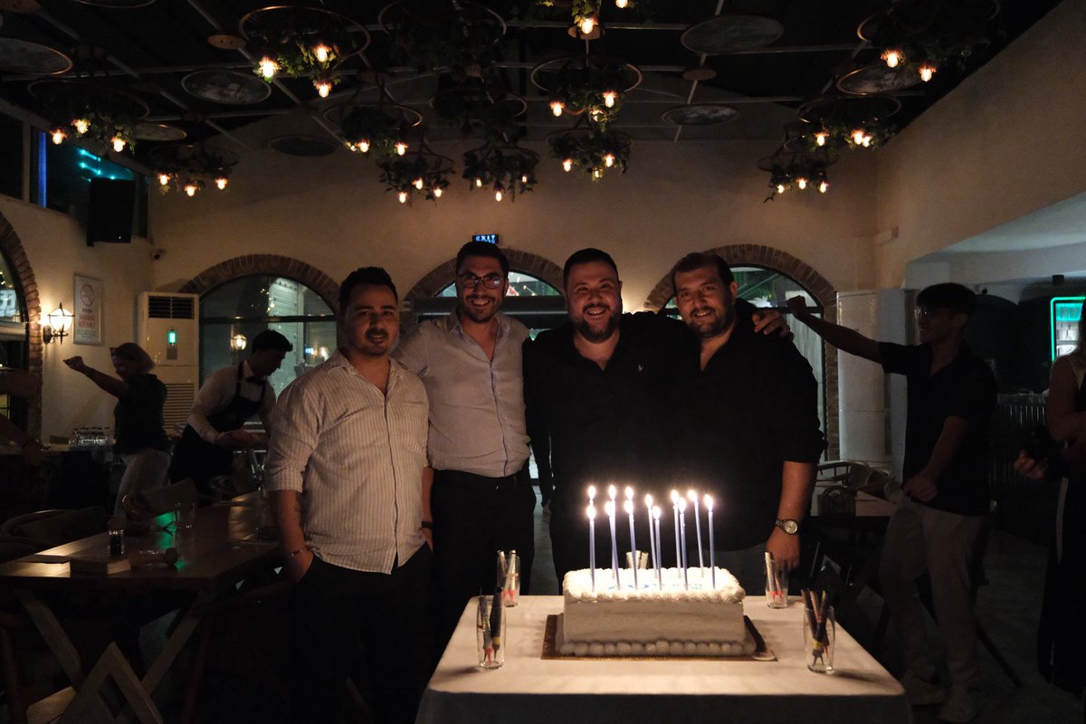 Netinternet's tweet photo. Bugün, yıllar önce kurduğumuz bir hayalin 20. yılındayız. 🎉

Yirmi yılda çok şey değişti; değişmeyen tek şey birbirimize duyduğumuz güven oldu.

Emeği geçen tüm ekip arkadaşlarımıza ve bize güvenen müşterilerimize teşekkür ederiz.

Nice yirmi yıllara. 💙
#Netinternet #20Yıl https://t.co/cr8zQ1oCg1