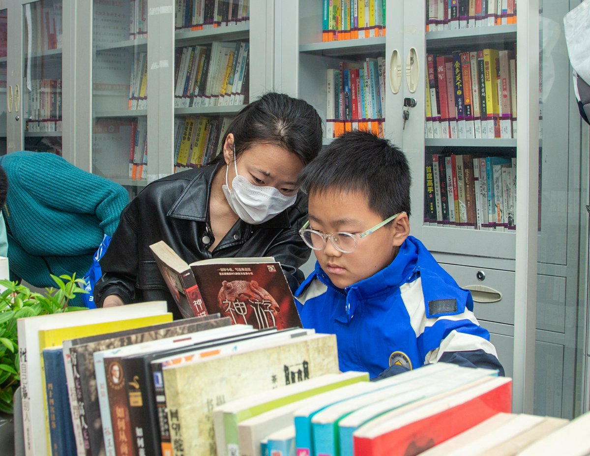 ErnestoMerzm's tweet photo. Local Community Book Swap this Sat (10am-2pm) at Central Park! Bring your pre-loved books, take new reads, chat with neighbors—free u0026 fun for all ages! Don’t miss it! https://t.co/lgH42rwM5R