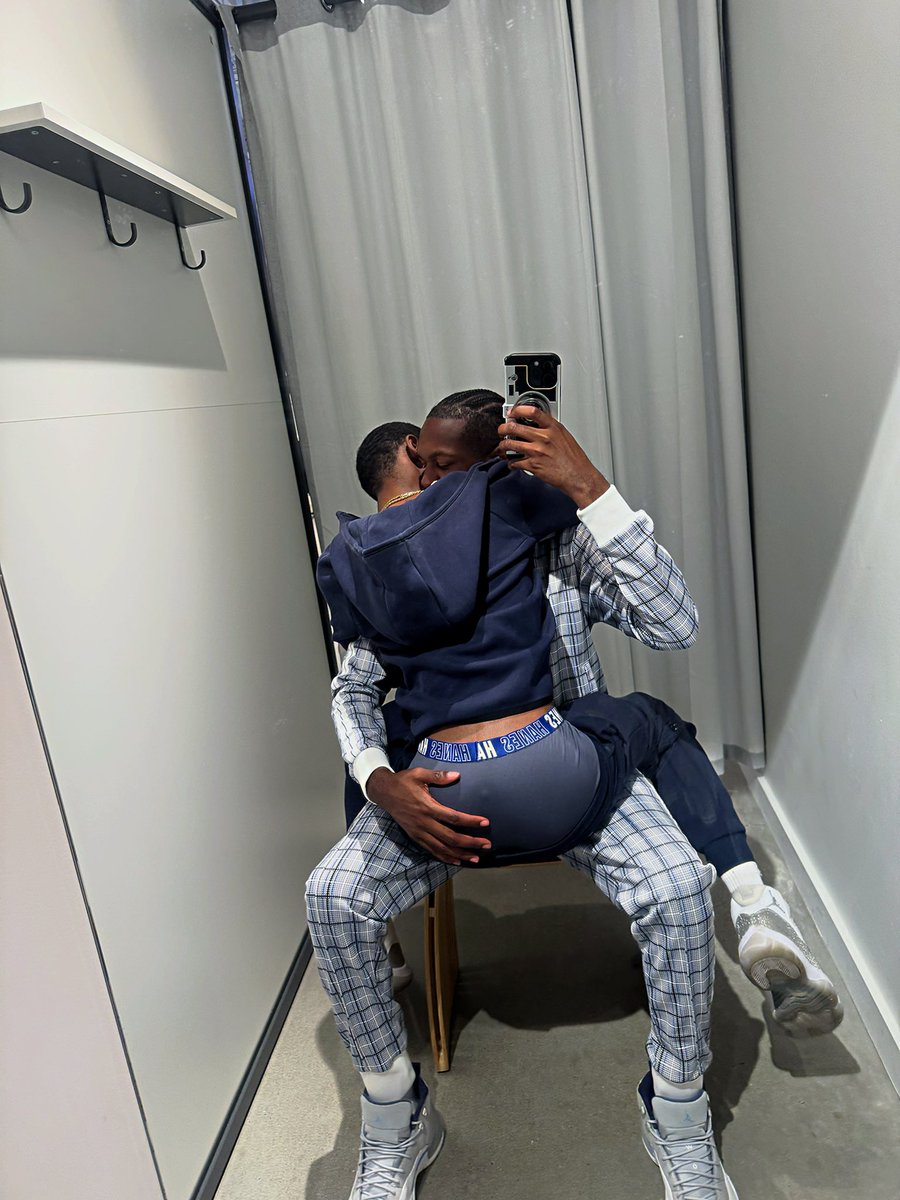 1CASHMIR's tweet photo. I love my baby🌹💍 https://t.co/LNw3DiNMcr