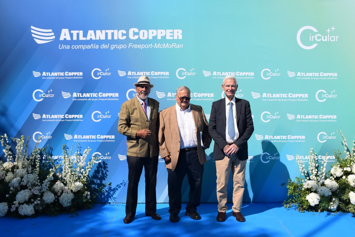 SurminasOficial's tweet photo. ♻️ Nuestro decano, Juan Ignacio López-Escobar, ha asistido al acto inaugural de #CirCular de @AtlanticCopper, acompañado por Felipe Lobo y Jesús Andrés Truchuelo.
🤝🏻 Una iniciativa que sitúa a Huelva a la vanguardia del reciclaje tecnológico europeo. https://t.co/KS7nlGnUA9