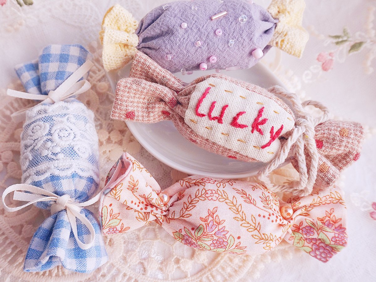 TisaDatamphay's tweet photo. Just made a cute felt keychain with my old scrap fabric! Super satisfying DIY for lazy weekends  #DIYCraft https://t.co/Z0CMExZI8u