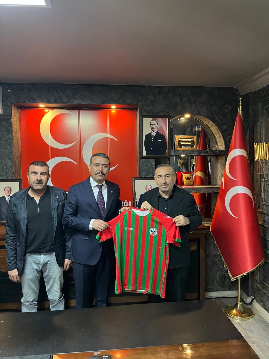 MHPDYARBAK7n's tweet photo. Diyarbakırspor 1968 Kulübü başkanı ve iş insanı Sayın Bedirhan Akyol, İl Başkanımız Sayın Hasan Özcoşkun’u ziyaret ederek forma hediye etti. Kendisine nazik ziyareti ve hediyesi için teşekkür ederiz.
@dbdevletbahceli @MHP_Bilgi @HsnozcoskunMHP https://t.co/grQ1fcFiGa
