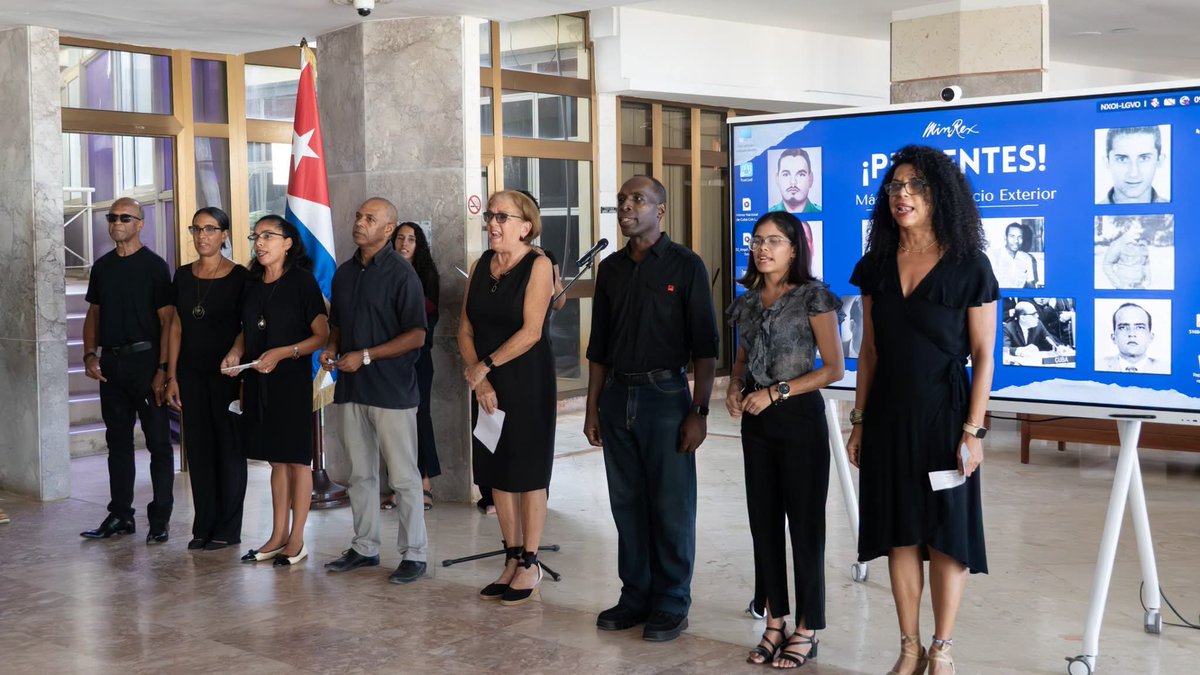 AnayansiRCamejo's tweet photo. Honramos a nuestro Mártires del Servicio Exterior. Representan la tradición de la #DiplomaciaRevolucionaria de entrega absoluta a la Patria en el cumplimiento del deber, por la defensa de la independencia y soberanía de #Cuba.
¡Honor y Gloria a nuestros Mártires! https://t.co/MDtOa7RCC5
