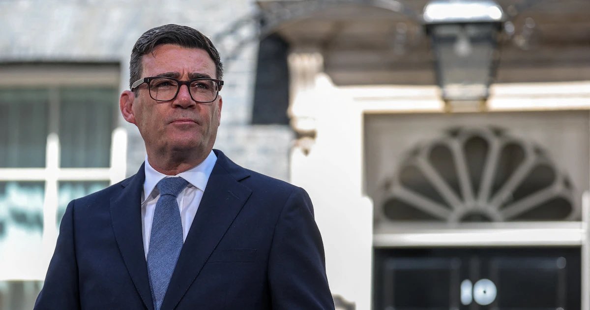 L_ThinkTank's tweet photo. [ 🇬🇧 ROYAUME-UNI | 🇸🇦 ARABIE SAOUDITE ]

🔸 Selon Bloomberg, le Premier ministre britannique Andy Burnham envisage de renforcer son soutien à l’Arabie saoudite face aux Houthis, alors que Londres redoute un impact économique majeur des attaques contre les infrastructures énergétiques et les routes maritimes de la région.