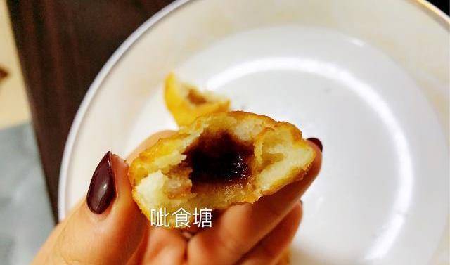 jsfoshizzle's tweet photo. That first bite of warm chocolate croissant on a rainy weekday Pure tiny happiness.， https://t.co/eGxFtKnSiZ