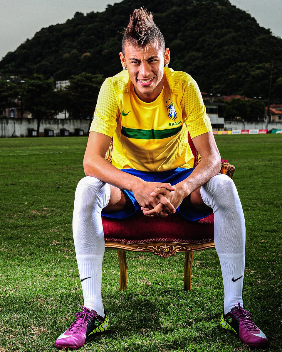 Ligue1_POR's tweet photo. Como o tempo passa... Neymar Jr ✨🇧🇷 https://t.co/wv8601QcEH