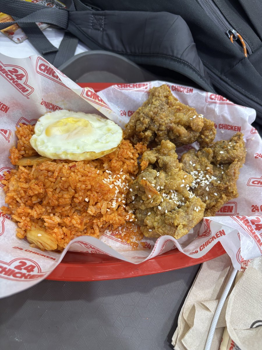 mille36068's tweet photo. 24 chicken cures everything https://t.co/F5vcVK1WLB