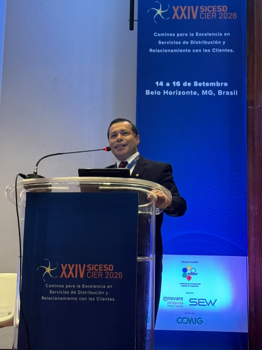 FelixSosaPy's tweet photo. ⚡🌎 Iniciamos en Belo Horizonte, Minas Gerais, Brasil, la primera jornada del XXIV Seminario Internacional Caminos para la Excelencia en Servicios de Distribución y Relacionamiento con los Clientes – SICESD.

Como Presidente de la CIER, tuve el honor de realizar la apertura de este importante encuentro, junto al Sr. Ernando Antunes Braga, Vicepresidente de Distribución de la Companhia Energética de Minas Gerais – CEMIG; Leny Medeiros, Coordinadora de Comercialización de la CIER; y Roberta Nanini, Directora de Experiencia del Cliente de CEMIG, entre otras destacadas autoridades y referentes del sector eléctrico.

Estos encuentros reflejan uno de los pilares fundamentales de la CIER: promover una integración que vaya más allá de la infraestructura eléctrica. Integrar también significa acercar a nuestras empresas, conectar a nuestros profesionales, compartir conocimientos y experiencias, y trabajar juntos para encontrar soluciones a los desafíos comunes del sector eléctrico de nuestra región.

El SICESD es precisamente una oportunidad para aprender unos de otros y transformar ese conocimiento compartido en mejores servicios de distribución y una relación cada vez más cercana, eficiente e innovadora con nuestros clientes.

Porque la integración se construye con infraestructura, pero se hace realidad a través de las empresas, los profesionales y, fundamentalmente, las personas.

“Conectando energía y personas, integramos América Latina y el Caribe.” 🌎⚡

#CIER #SICESD #CEMIG #IntegraciónEnergética #Distribución #Innovación #AméricaLatina #Caribe