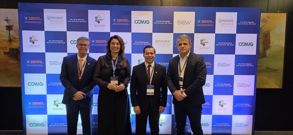 FelixSosaPy's tweet photo. ⚡🌎 Iniciamos en Belo Horizonte, Minas Gerais, Brasil, la primera jornada del XXIV Seminario Internacional Caminos para la Excelencia en Servicios de Distribución y Relacionamiento con los Clientes – SICESD.

Como Presidente de la CIER, tuve el honor de realizar la apertura de este importante encuentro, junto al Sr. Ernando Antunes Braga, Vicepresidente de Distribución de la Companhia Energética de Minas Gerais – CEMIG; Leny Medeiros, Coordinadora de Comercialización de la CIER; y Roberta Nanini, Directora de Experiencia del Cliente de CEMIG, entre otras destacadas autoridades y referentes del sector eléctrico.

Estos encuentros reflejan uno de los pilares fundamentales de la CIER: promover una integración que vaya más allá de la infraestructura eléctrica. Integrar también significa acercar a nuestras empresas, conectar a nuestros profesionales, compartir conocimientos y experiencias, y trabajar juntos para encontrar soluciones a los desafíos comunes del sector eléctrico de nuestra región.

El SICESD es precisamente una oportunidad para aprender unos de otros y transformar ese conocimiento compartido en mejores servicios de distribución y una relación cada vez más cercana, eficiente e innovadora con nuestros clientes.

Porque la integración se construye con infraestructura, pero se hace realidad a través de las empresas, los profesionales y, fundamentalmente, las personas.

“Conectando energía y personas, integramos América Latina y el Caribe.” 🌎⚡

#CIER #SICESD #CEMIG #IntegraciónEnergética #Distribución #Innovación #AméricaLatina #Caribe