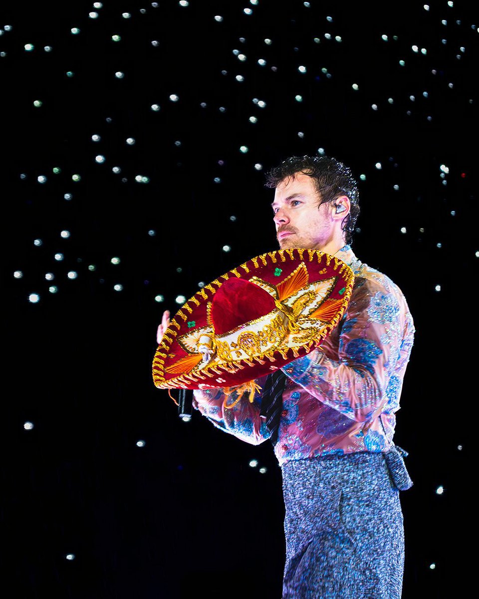 HarryMexOficial's tweet photo. Nuevas fotos de Harry el pasado 10 de Agosto en CDMX 🇲🇽❤️
📸alelenses https://t.co/hsJhWURPXG