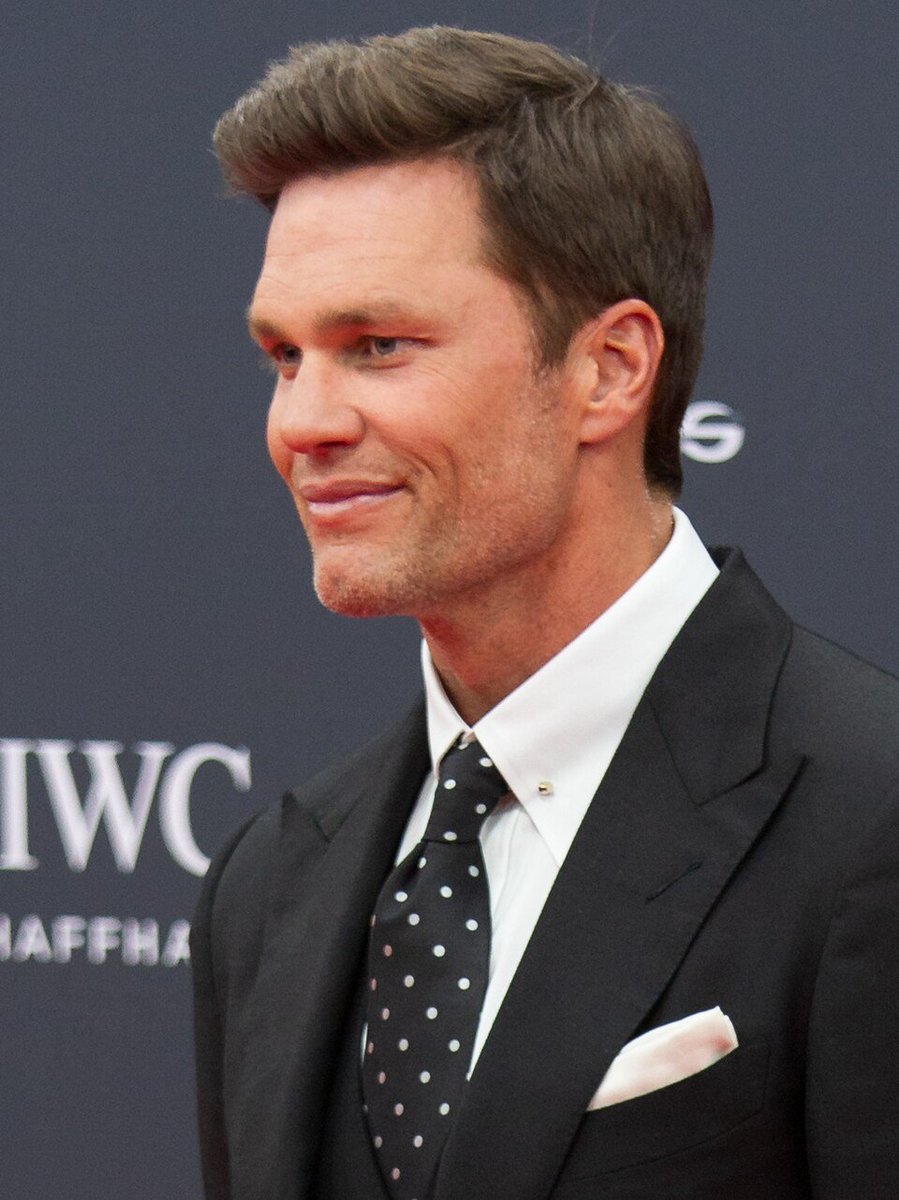 PopNewsNFacts's tweet photo. JUST IN: Legendary QB Tom Brady has just signed with the NY Jets as starting QB!  "I was itching for some ball handling, and they looked like they could use a hand," said Brady. "Plus, I don't even have to play my best to please them!" 

His starting salary is $500m.  

Via: NFL https://t.co/phy7mfCO8s