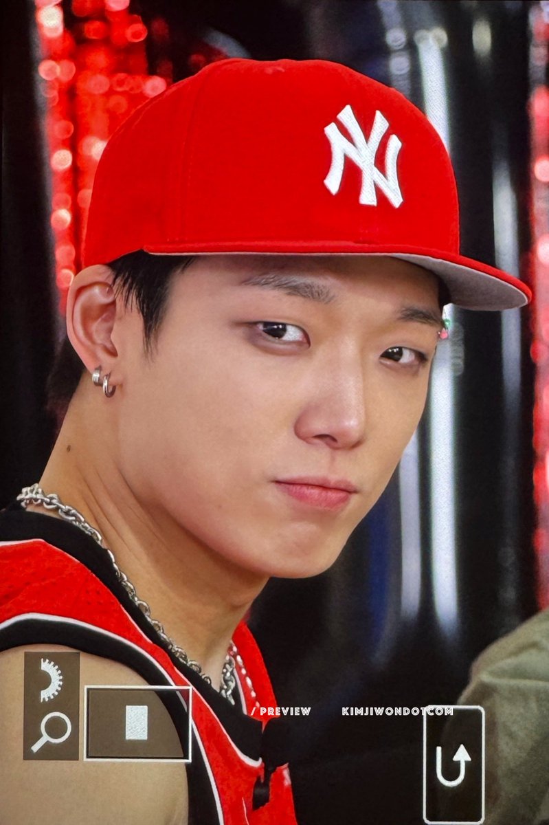 19951221_com's tweet photo. 260915 ALL DAY WITH iKON LIVE 

11년전이랑 똑같잖아 😭⭐️

#bobby #바비 #バビ
#iKON_11th_Anniversary
#11YearsWithiKON https://t.co/TfWlImjlzR